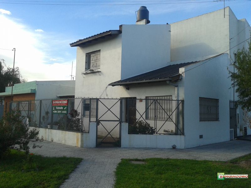 Calle 36 N°1.598 esquina 31
